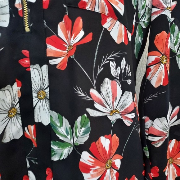 Express Black w/Red Floral Lightweight Blouse Size Small - Picture 4 of 12